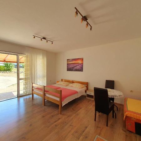 Apartments Topalovic กอสเตรนา ภายนอก รูปภาพ