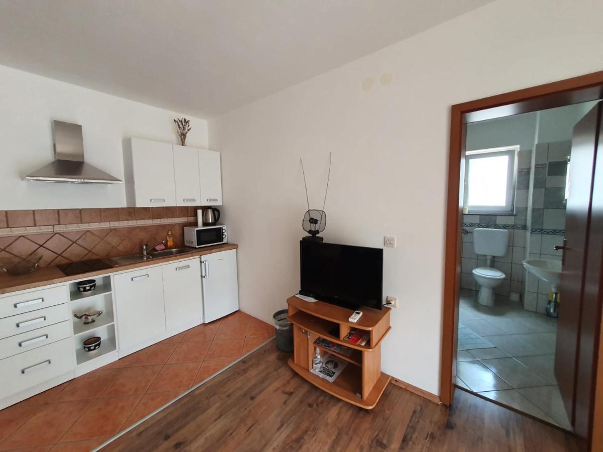 Apartments Topalovic กอสเตรนา ภายนอก รูปภาพ