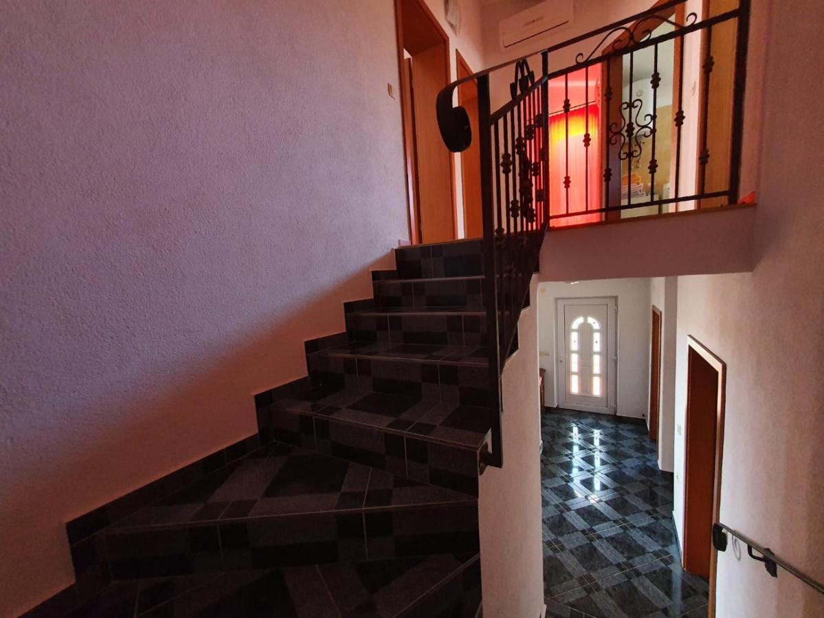 Apartments Topalovic กอสเตรนา ภายนอก รูปภาพ