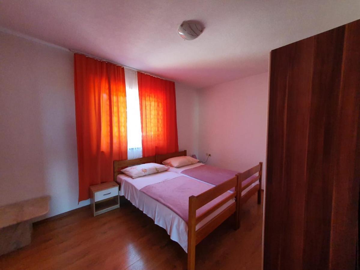 Apartments Topalovic กอสเตรนา ภายนอก รูปภาพ