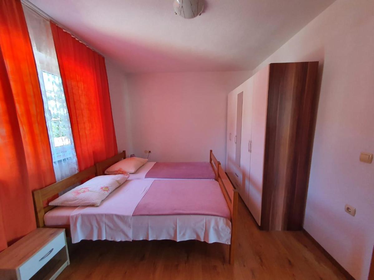 Apartments Topalovic กอสเตรนา ภายนอก รูปภาพ