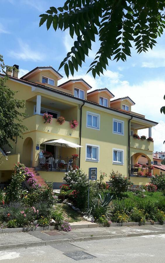 Apartments Topalovic กอสเตรนา ภายนอก รูปภาพ